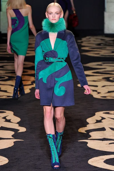 Look 18